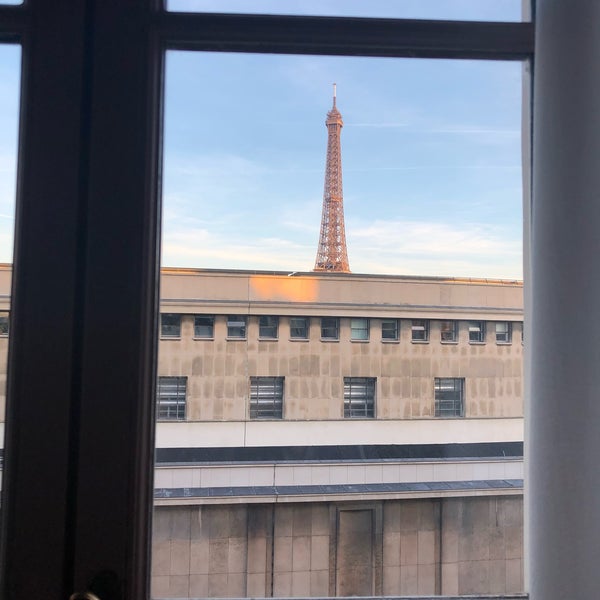 Снимок сделан в Hôtel Eiffel Trocadéro пользователем Celina.H P. 2/5/2019