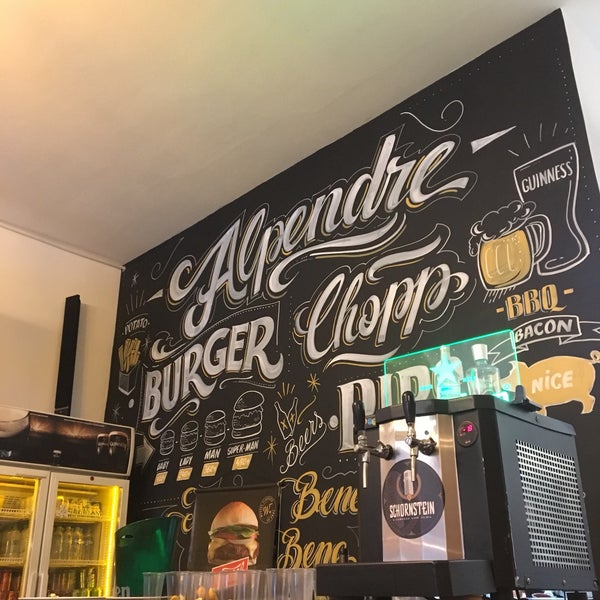 รูปภาพถ่ายที่ Alpendre Burger &amp; Beer โดย Gabriella C. เมื่อ 8/9/2018