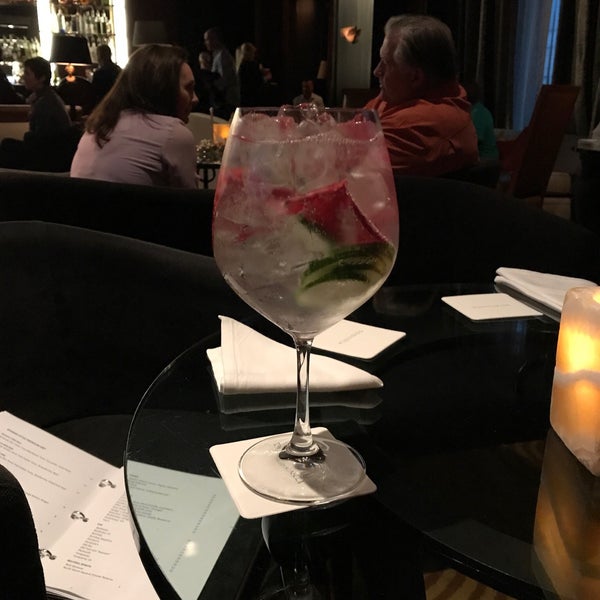 Photo taken at The Bar at The Peninsula by Jeffrey W. on 8/6/2017