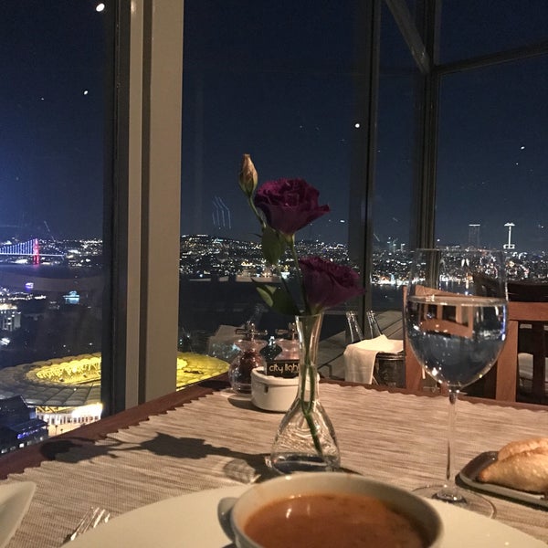 10/3/2017 tarihinde Emineziyaretçi tarafından Safran Restaurant  InterContinental Istanbul'de çekilen fotoğraf
