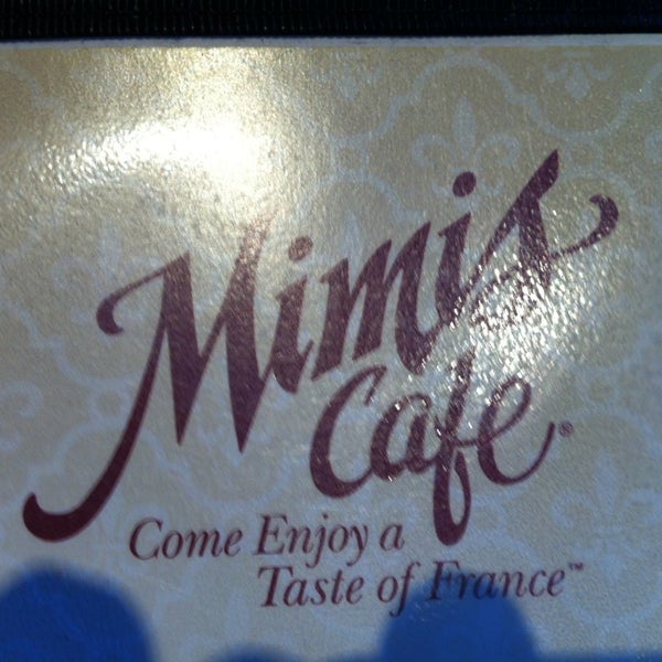 รูปภาพถ่ายที่ Mimi&#39;s Cafe โดย Elle V. เมื่อ 12/27/2012