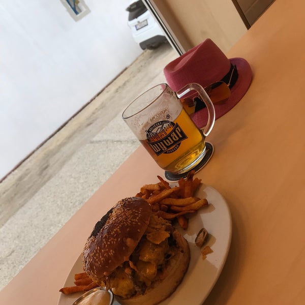 Photo taken at Roxor Brgr &amp; Beer by Gs S. on 8/19/2019