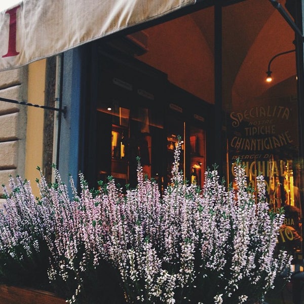 Das Foto wurde bei Pizzeria O&#39; Vesuvio Napoletana Forno Legna von Ann G. am 10/30/2014 aufgenommen
