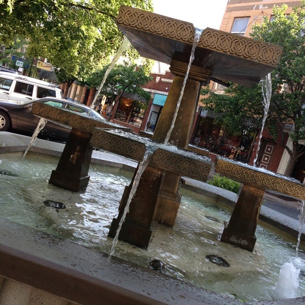 Photos at Lincoln Square (Giddings Plaza) Ravenswood 26 tips from