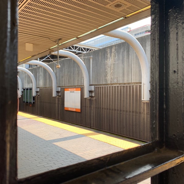 Photos à MBTA Ruggles Station Station de métro à Boston