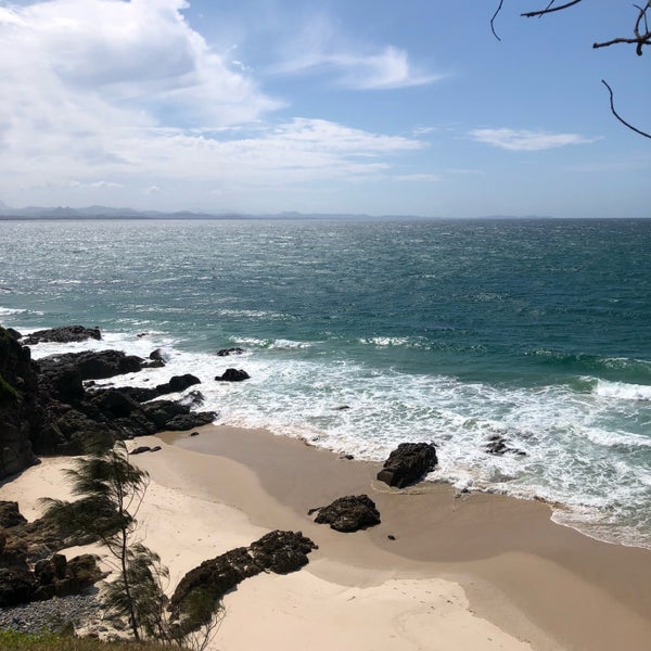 Endless beaches with lots of wind during spring time. The town feels like an Australien version of Khao San Road. It can get tricky to find a place to eat.