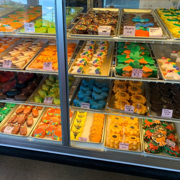 Photo taken at Karl&#39;s Quality Bakery by Galen D. on 11/16/2019