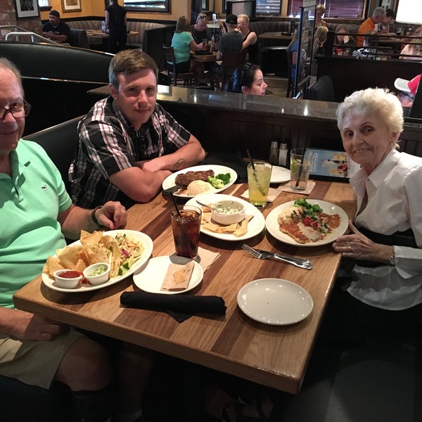 Photo taken at BJ&#39;s Restaurant &amp; Brewhouse by Galen D. on 3/25/2017
