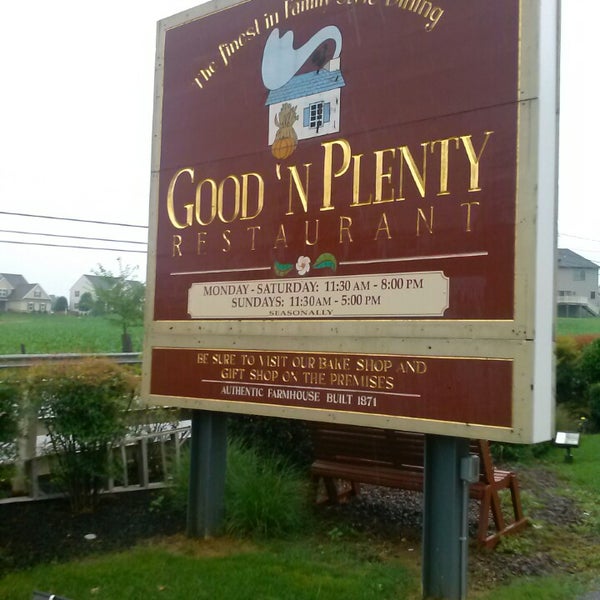 Foto scattata a Good &#39;N Plenty Restaurant da Mary E. il 7/12/2013