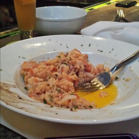Foto diambil di Barracuda Bar &amp; Seafood oleh Steve T. pada 11/23/2013