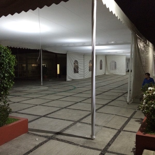 Foto diambil di Centro Universitario Incarnate Word oleh Eitan G. pada 12/20/2014