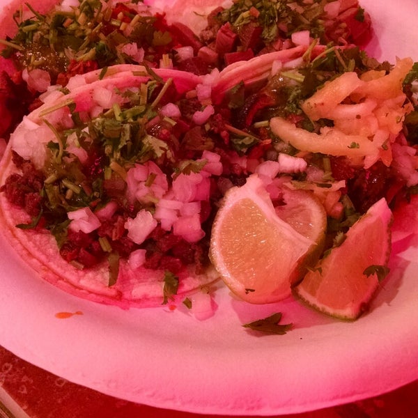 Das Foto wurde bei Los Agaves Mexican Street Food von Julian K. am 12/5/2014 aufgenommen