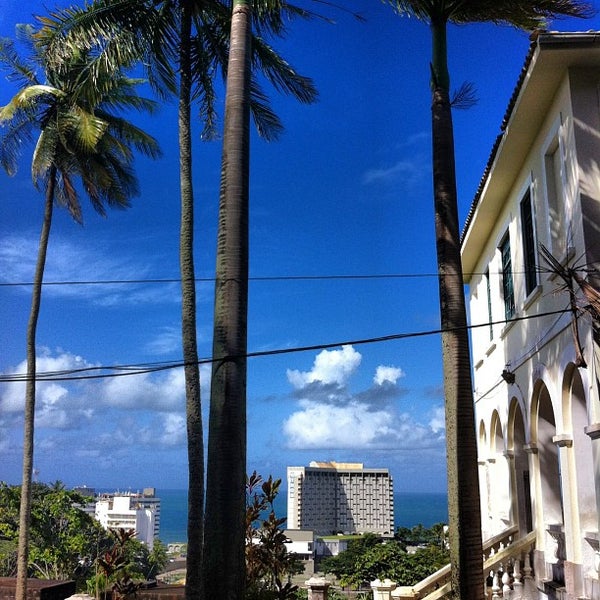 Das Foto wurde bei UFBA - Universidade Federal da Bahia - Campus Ondina von Sidney Q. am 8/22/2013 aufgenommen