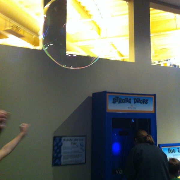 12/23/2012 tarihinde Ben J.ziyaretçi tarafından WonderLab Museum of Science, Health and Technology'de çekilen fotoğraf