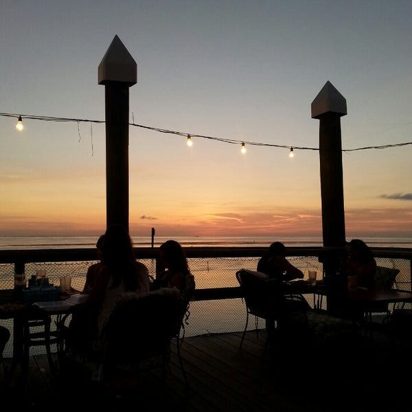 Foto scattata a Lobo Del Mar Cafe da Sean B. il 8/3/2013