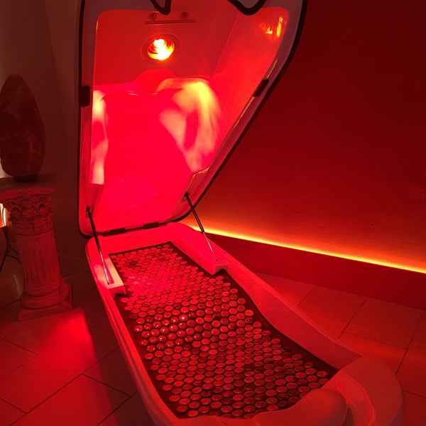 My body and mind feels like it's glowing after doing all the services at SaunaBar! My favorite is definitely the infrared sauna. Would recommend to anyone who wants to look and feel radiant :)
