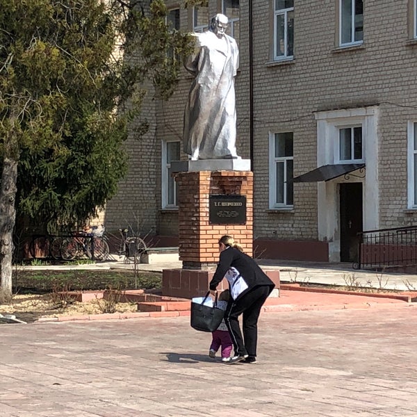 Старобільськ. Памятник тарасу шевченко орск