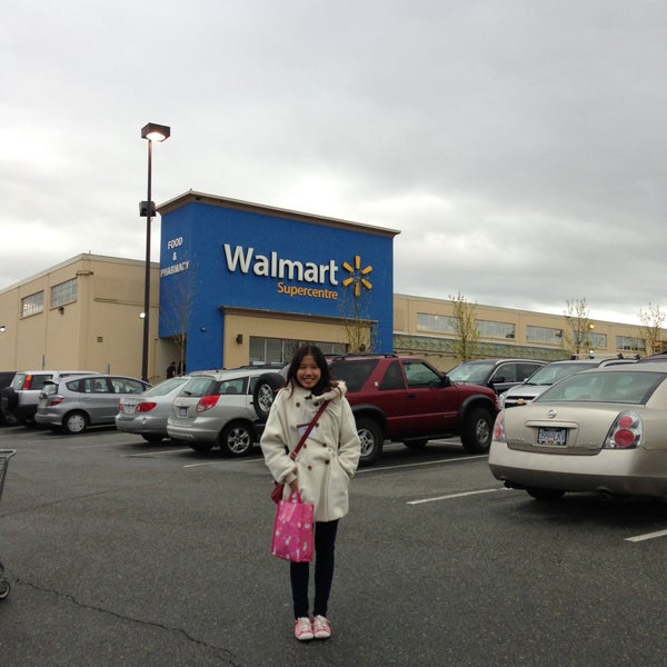 Photo taken at Walmart Supercentre by Paraewo L. on 4/21/2013
