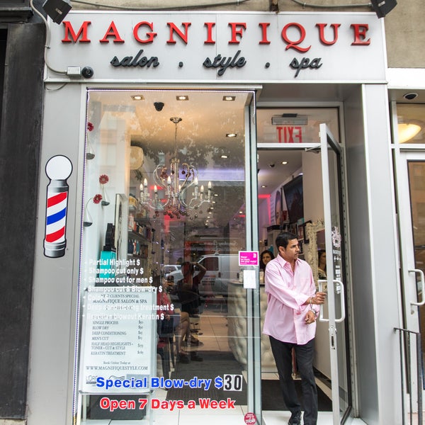 7/27/2017 tarihinde Magnifique Hair Salonziyaretçi tarafından Magnifique Hair Salon'de çekilen fotoğraf