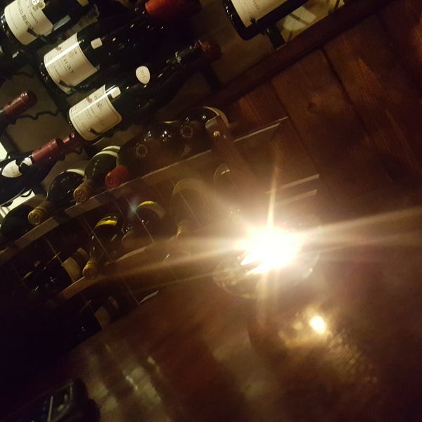 Foto tirada no(a) Veritas Wine Room por iliana em 6/21/2017