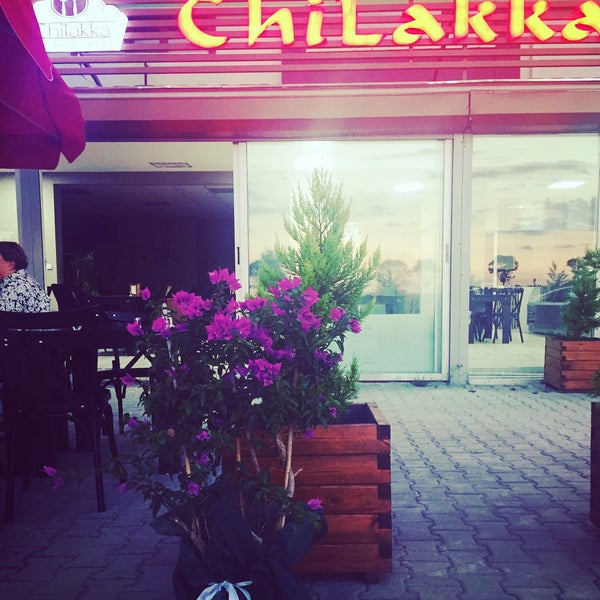 Das Foto wurde bei Chilakka Restaurant (Cukurova Lezzetleri) von Selale H. am 7/27/2017 aufgenommen