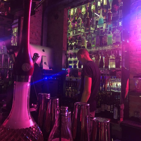 Foto tirada no(a) Bar Mirage por Katrina I. em 8/11/2018
