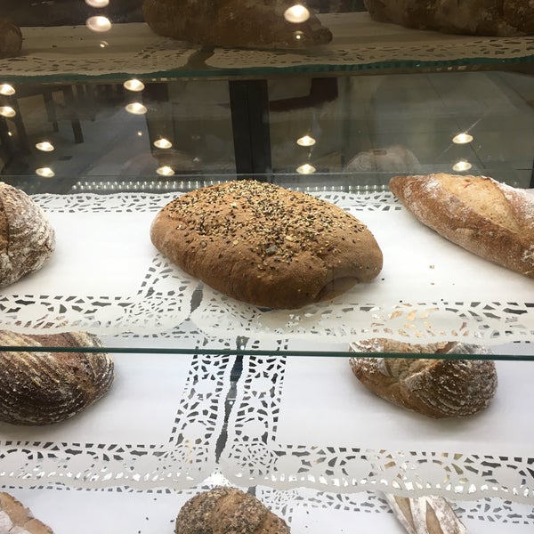 Foto tirada no(a) Bai Bakery مخبز الباي por S em 11/18/2019