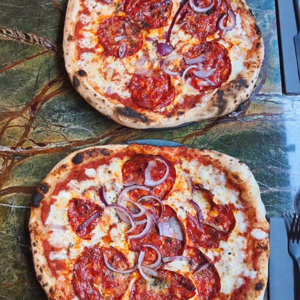 Foto scattata a 18|89 Fast Fine Pizza da Fern N. il 7/28/2019