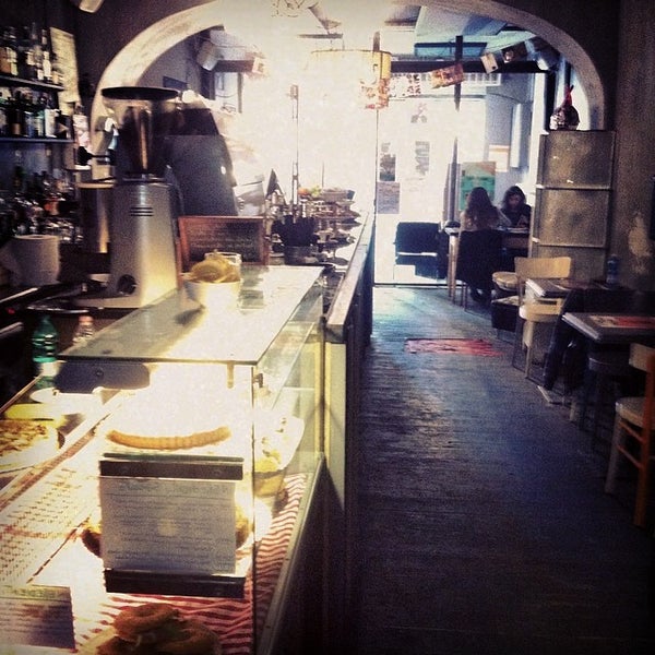 3/16/2014 tarihinde Pier Francesco G.ziyaretçi tarafından 2Periodico Cafè'de çekilen fotoğraf