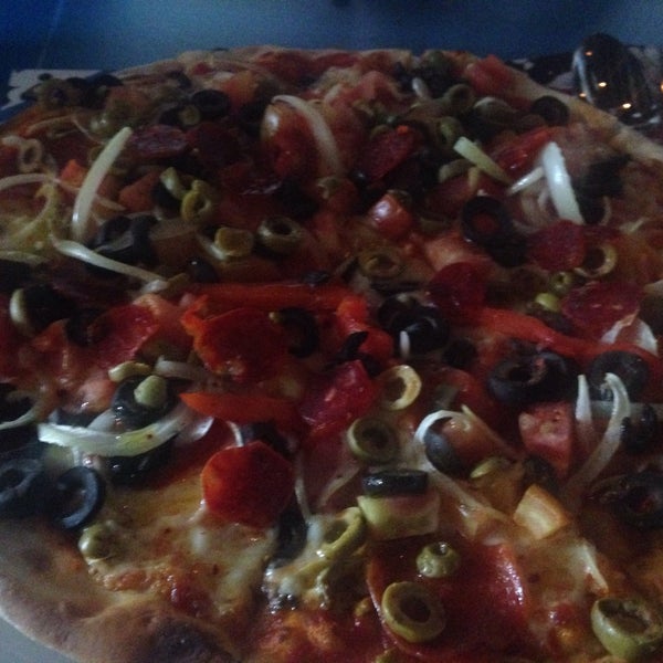 Снимок сделан в Brava Pizza &amp; Espuma пользователем Kathia K. 11/9/2015