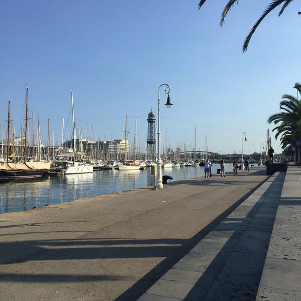 Foto diambil di OneOcean Port Vell Barcelona oleh Sofi V. pada 7/5/2016