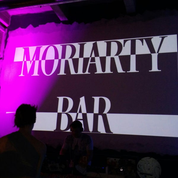 รูปภาพถ่ายที่ Moriarty Bar &amp; Kitchen โดย Караваева М. เมื่อ 12/9/2017