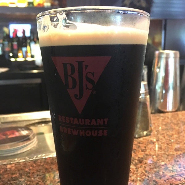 Photo taken at BJ&#39;s Restaurant &amp; Brewhouse by Robert G. on 5/10/2019