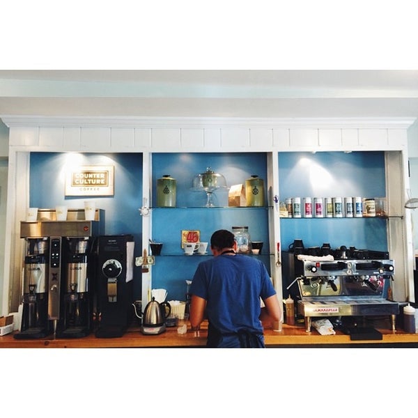 Foto tomada en Velvet Sky Bakery &amp; Cafe  por Olivia A. el 7/16/2014