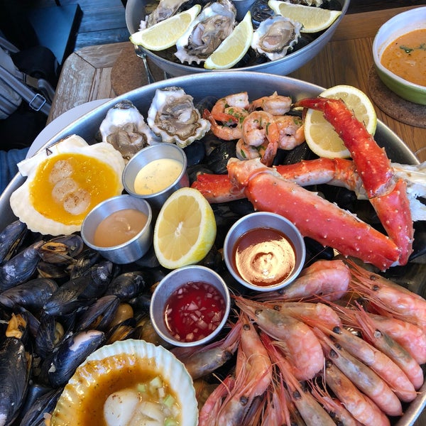 Foto scattata a Юнга Seafood &amp; Bar da Елизавета Б. il 6/17/2018