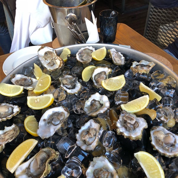 Das Foto wurde bei Юнга Seafood &amp; Bar von Елизавета Б. am 9/16/2018 aufgenommen