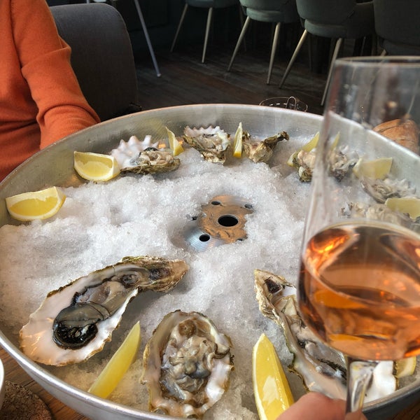 Foto tomada en Юнга Seafood &amp; Bar  por Елизавета Б. el 1/27/2019