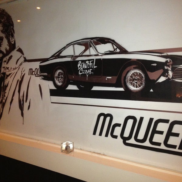 รูปภาพถ่ายที่ McQueen โดย Andy H. เมื่อ 4/30/2013