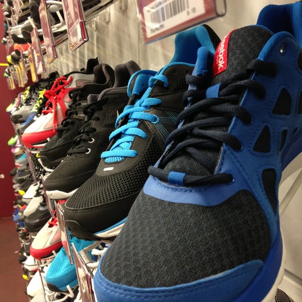 sportsdirect focicipő