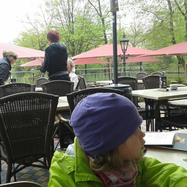 5/3/2013 tarihinde Anja L.ziyaretçi tarafından Carolaschlösschen'de çekilen fotoğraf