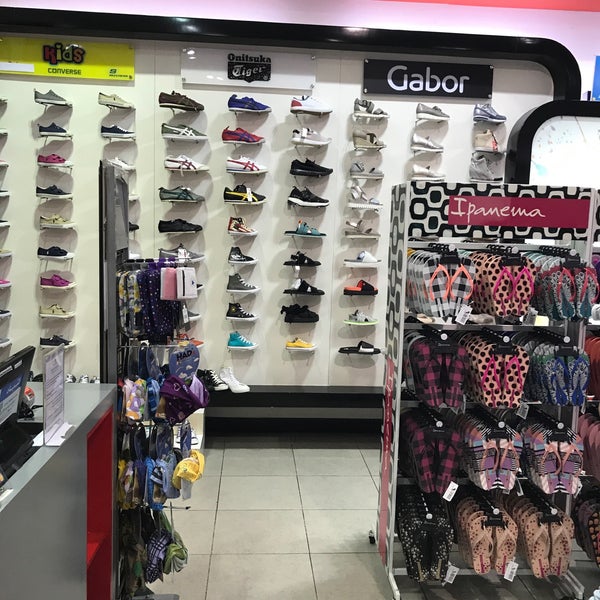 magasin chaussure converse