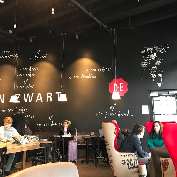 3/7/2019 tarihinde Elizabeth K.ziyaretçi tarafından Nationale-Nederlanden Douwe Egberts Café'de çekilen fotoğraf