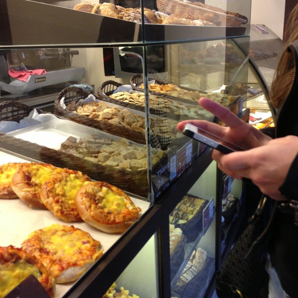 Photo taken at CRISPY bakery &amp; sandwich bar by Gennadi A. on 4/17/2013