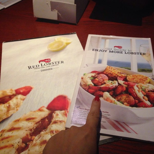 Photo taken at Red Lobster by Gina S. on 7/10/2014
