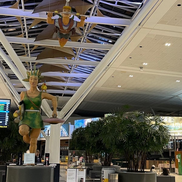 รูปภาพถ่ายที่ Brisbane Airport International Terminal โดย F. เมื่อ 7/30/2022