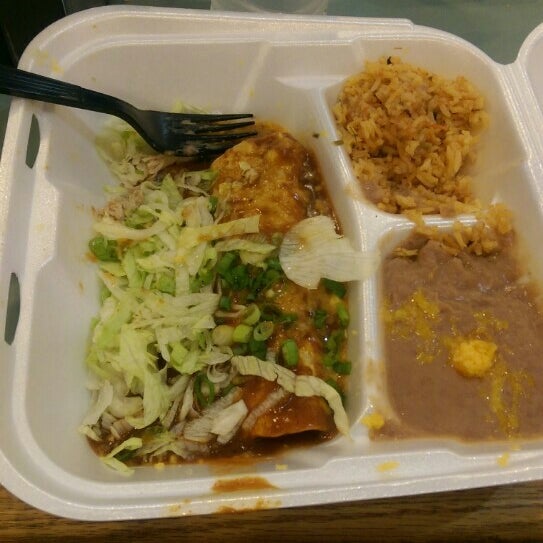 Foto tomada en Carolina&#39;s Mexican Food  por Scott A. el 7/8/2015