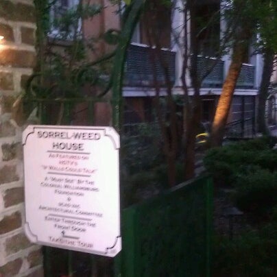 Das Foto wurde bei Sorrel Weed House - Haunted Ghost Tours in Savannah von Sir Dustin K. am 5/7/2013 aufgenommen