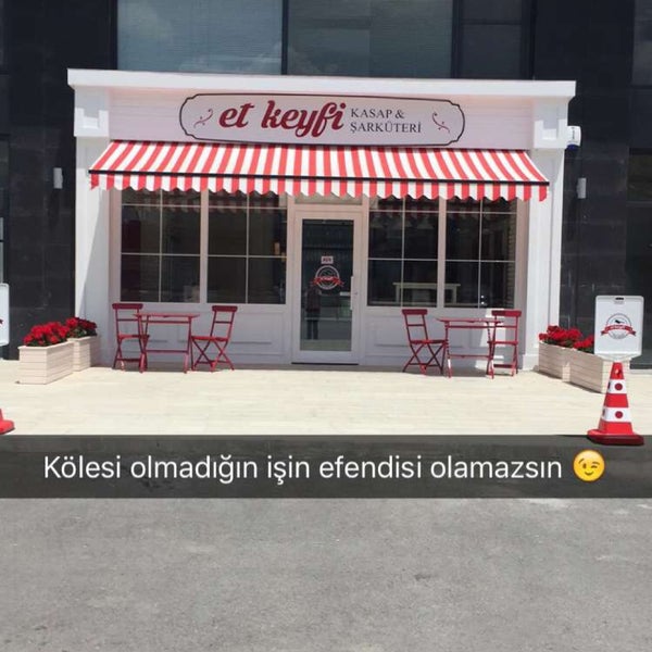 รูปภาพถ่ายที่ Et Keyfi Kasap &amp; Şarküteri โดย Burak G. เมื่อ 6/13/2016