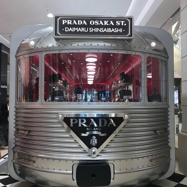 Prada 大阪心斎橋 Accessories Store In アメリカ村 Prada 大阪心斎橋 Accessories Store In アメリカ村