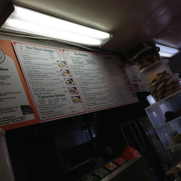 Foto scattata a Dos Burritos Mexican Restaurant da Ian M. il 2/27/2013